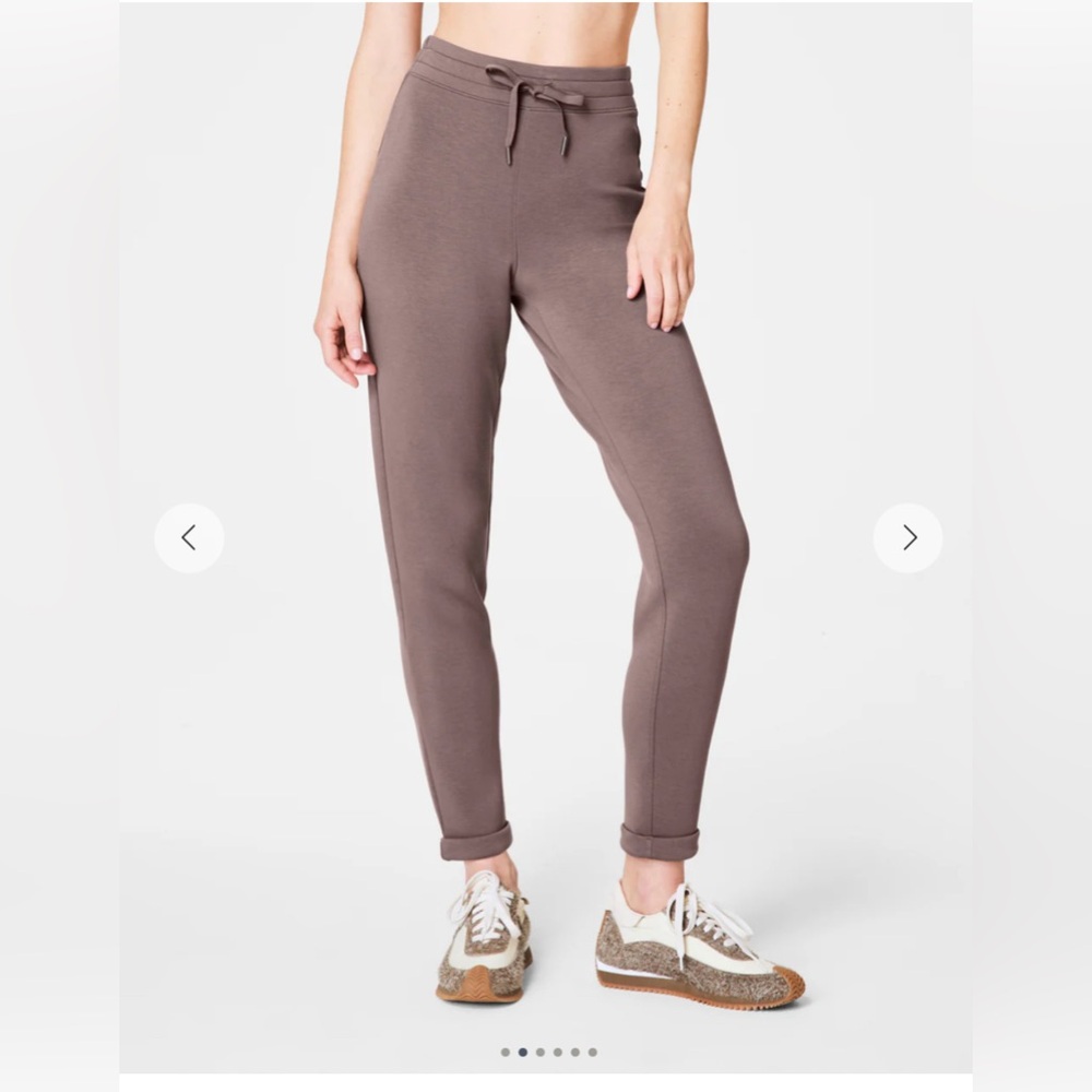 SPANX Air Essentials tapered sweatpants
Smoke color small